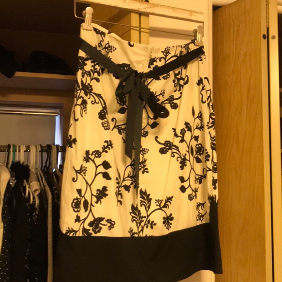 Women’s size Large black/white scroll skirt - Picture 4 of 6